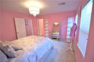 Photo #6: 2166572 Listing