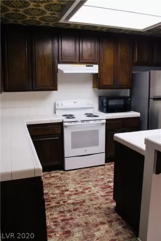 Photo #2: 2166593 Listing