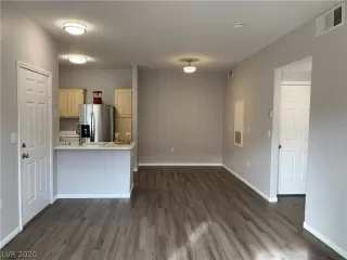 Photo #3: 2166680 Listing