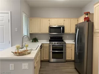 Photo #6: 2166680 Listing