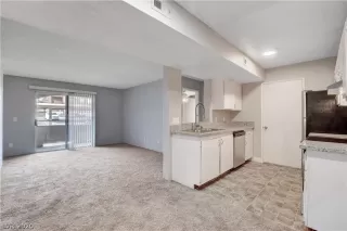 Photo #5: 2166710 Listing