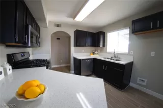 Photo #6: 2166771 Listing