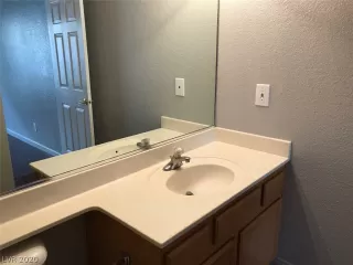 Photo #5: 2166923 Listing