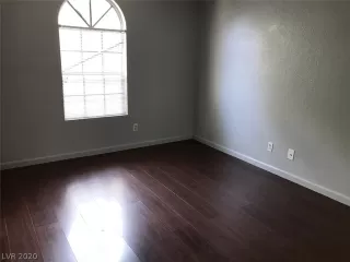 Photo #6: 2166923 Listing