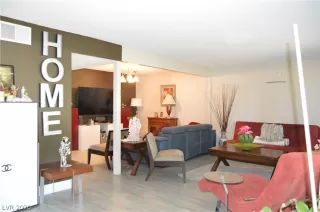 Photo #5: 2166952 Listing