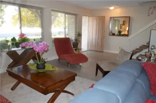 Photo #6: 2166952 Listing