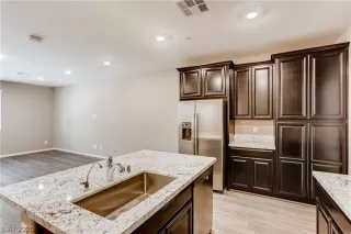 Photo #5: 2167137 Listing