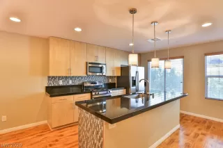 Photo #4: 2167139 Listing