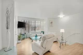 Photo #3: 2167197 Listing