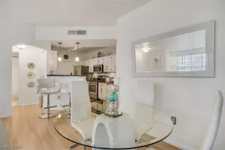 Photo #5: 2167197 Listing