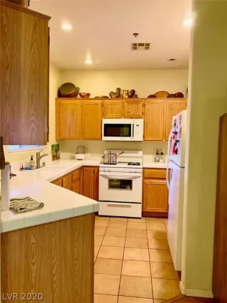 Photo #4: 2167249 Listing