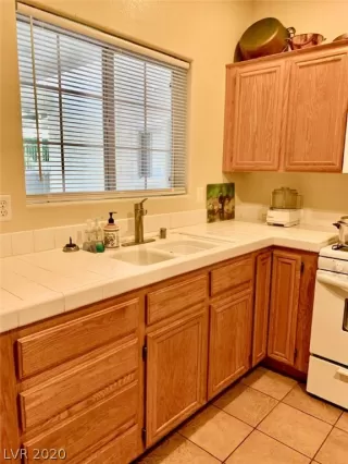 Photo #5: 2167249 Listing