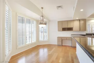 Photo #6: 2167271 Listing