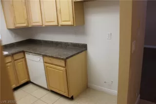 Photo #5: 2167393 Listing 