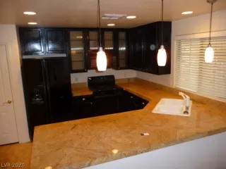 Photo #5: 2167495 Listing