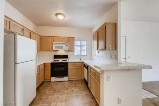 Photo #5: 2167518 Listing