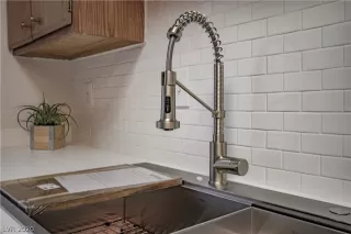 Photo #5: 2167559 Listing