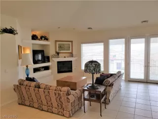 Photo #5: 2167579 Listing