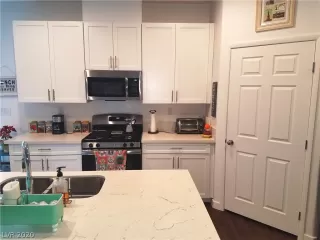 Photo #5: 2167721 Listing 