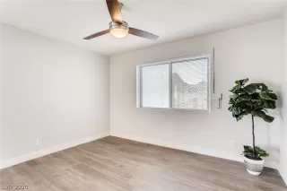 Photo #4: 2167744 Listing