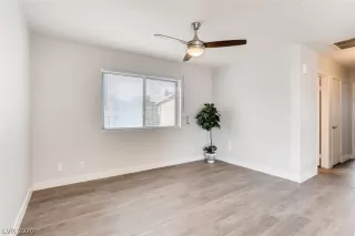 Photo #5: 2167744 Listing