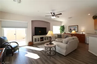 Photo #4: 2167774 Listing