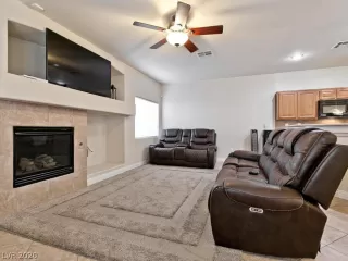 Photo #5: 2167800 Listing