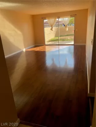 Photo #5: 2167866 Listing