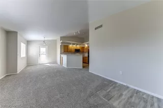 Photo #5: 2167876 Listing