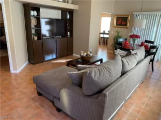 Photo #3: 2167920 Listing