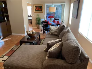 Photo #4: 2167920 Listing