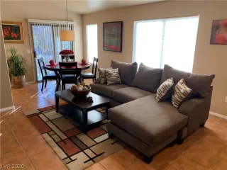 Photo #5: 2167920 Listing