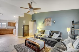 Photo #5: 2167958 Listing