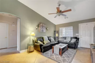 Photo #6: 2167958 Listing