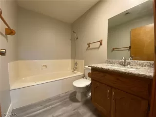 Photo #5: 2167973 Listing 