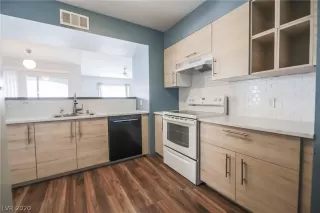 Photo #5: 2167979 Listing