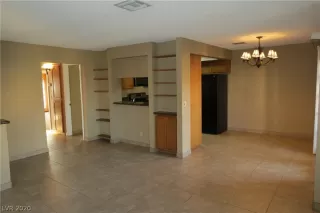 Photo #5: 2168043 Listing