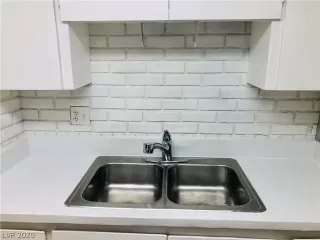 Photo #6: 2168148 Listing