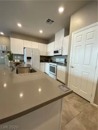 Photo #4: 2168304 Listing 