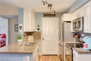 Photo #6: 2168307 Listing