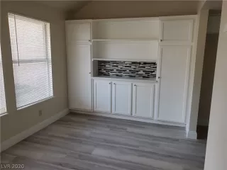 Photo #4: 2168413 Listing