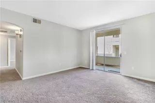 Photo #4: 2168415 Listing