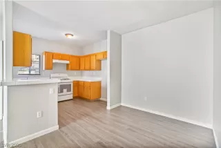 Photo #5: 2168415 Listing