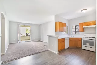 Photo #6: 2168415 Listing