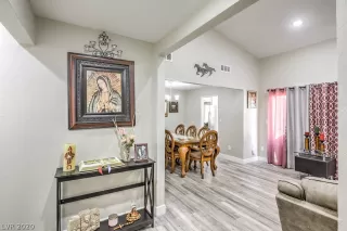 Photo #2: 2168623 Listing