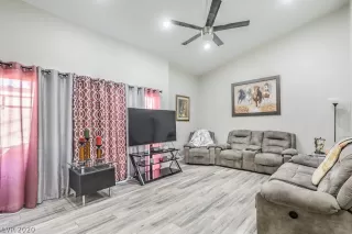 Photo #3: 2168623 Listing