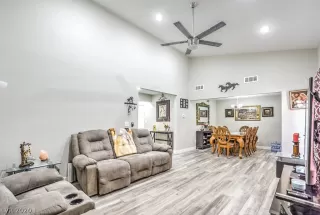 Photo #6: 2168623 Listing
