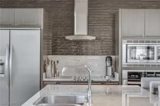 Photo #4: 2168692 Listing