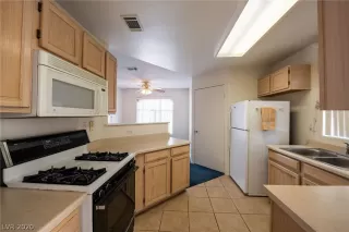 Photo #4: 2168703 Listing 