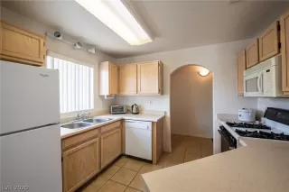 Photo #5: 2168703 Listing 